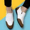 2024 novos sapatos masculinos de couro do Coringa sola macia macia sapatos casuais de negócios sapatos mocassim sapatos de trabalho segurança sapatos de pai atacado