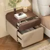 Mesa de Cabeceira de Madeira Maciça com Cofre Integrado, Novo Modelo para Quarto de Casa, Estilo Vintage Creme, Armário Inteligente de Armazenamento de Cabeceira com Revestimento Suave