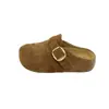 Versão em estoque do novo estilo coreano de outono 2026, couro genuíno, fivela versátil fosca, sola grossa, aumento de altura, chinelos casuais Birkenstock