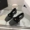 Sapatos Mary Jane retrô de camurça com bico quadrado e laço de camélia para mulheres, nova coleção outono/inverno 2026, sapatos de salto grosso da moda para uso externo