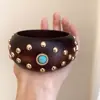 Nova pulseira de madeira com rebites redondos de flor europeia e americana, pulseira de pulso estilo étnico vintage, joias de design de nicho atacado