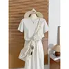 Camiseta de Manga Corta de Algodón Puro con Cuello Redondo y Hombro Derecho, Estilo Nuevo de Verano 2026 para Mujer, Moda Estilo Coreano, Top Negro Estampado