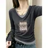 Camiseta de Algodón Puro con Hombro Recto, Falso Dos Piezas, Cuello en V, Manga Larga, Moda Femenina, Versátil, Ceñida a la Cintura, Adelgazante, Capa Base, Otoño 2026