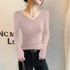 Camiseta básica de modal negra con cuello en V para mujer, nuevo estilo otoño e invierno 2026, top elegante de manga larga ajustado de cuello bajo