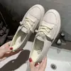 Sapatos brancos para mulheres 2021 novos sapatos femininos outono estilo coreano tênis casuais de cano baixo calçados femininos resistentes à água à prova d'água tênis de plataforma para estudantes femininos