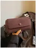 Bolsa feminina pequena vintage, nicho 2026 nova tendência primavera versátil bolsa de ombro transversal com alça larga, bolsa cilíndrica popular