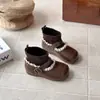 Novas botas de meia quentes forradas com fleece para meninas, outono e inverno de 2026, botinhas curtas estilo Chanel com cadarço, solado macio, antiderrapante, botas planas de princesa