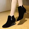 Botas de tornozelo de salto alto com bico fino estilo francês para mulheres, nova coleção outono/inverno 2026, com acabamento em camurça, forro de lã para aquecimento e efeito emagrecedor, perfeitas com vestidos