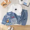 Conjunto de Otoño para Niños 2026 Nueva Moda Ropa de Otoño Infantil Estilo Coreano Bebé Chaqueta de Mezclilla Manga Larga Conjunto de Tres Piezas Moderno
