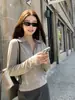 Estilo old money: Suéter de punto con cuello polo para mujer, perfecto para el otoño, que ofrece un look relajado y juvenil con un diseño casual de cuello en V y mangas largas.