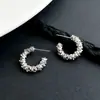 Brincos Prateados Minimalistas em Forma de C com Acabamento de Luxo, Design Simples e Elegante, Brincos Versáteis e Estilosos para Mulheres