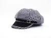 2026 Nuevo Sombrero Octagonal de Cuero a Cuadros Retro con Hebilla de Metal Decorativa para Mujer, Gorra de Béisbol Versátil para Adelgazar el Rostro, Temperamento