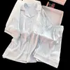 Estilo Nuevo de Verano Recomendado en Stock: Conjunto de Ropa de Casa Doble Corta para Mujer con Solapa Pequeña Bordada de Seda de Hielo