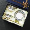 Conjunto de Xícaras de Café de Porcelana de Ossos de Alto Padrão Exquisite de Estilo Europeu Retrô, Copo de Água Cerâmico de Alto Valor, Conjunto de Presente de Xícara e Pires de Luxo Leve