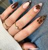 Set de Uñas Postizas Artísticas Europeas y Americanas Más Vendido, 24 Piezas, Colección Fresca y Sencilla, Flor de Lirio Minimalista Estilo Francés, Uñas Postizas de Longitud Media al por Mayor