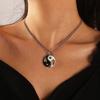 Joyería de moda transfronteriza europea y americana personalizada con pintura al óleo hueca Taiji chismes yin y yang colgante collar cadena de clavícula N6363