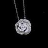 Transmisión en vivo nuevo collar elegante de rosa hueca socialité Camelia micro incrustada anillo abierto traje de pulsera de diamantes completos
