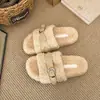 Chinelos peludos pretos retrô antiderrapantes de sola grossa para mulheres, adequados para uso externo, novo estilo outono e inverno 2026, com aumento de altura, para combinar com saias, chinelos de algodão