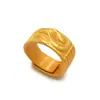 Anillo para hombre de Taiwán patrón ondulado textura de arena brillante cara ancha anillo para dedo chapado en oro chapado en oro moda imitación oro estaño boca suelta oro