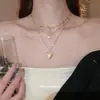 Collar de Perlas de Tres Capas con Colgante en Forma de Corazón, Moderno y Versátil, Cadena de Clavícula con Personalidad Nicho, Lujo Ligero, Sensación de Alta Gama, Joyería Elegante