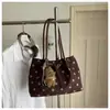 Bolsa de mão simples com bolinhas estilo coreano para mulheres, nova bolsa transversal de nicho 2026, bolsa tote popular e estilosa para o dia a dia