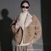 Abrigo Corto de Lana Doble Botonadura con Bloques de Color y Piel Integrada Silueta Vintage de Pasarela Chaqueta Gruesa de Lana de Cordero Ecológica