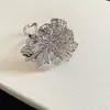 Pulsera Geométrica Pesada Estilo Metal Europeo y Americano Lujo Ligero Sensación de Alta Gama Pulsera de Nicho Moda Personalidad Transfronteriza Joyería de Mano para Mujeres