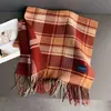 Bufanda Cálida Retro Suave Artística de Otoño e Invierno Chal para Mujer Ropa de Trabajo Versátil Bufanda de Imitación Cachemir con Borlas de Arena Fina