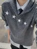 Sudadera con capucha a rayas estilo retro americano con bordado de estrella, con diseño de hombro normal, para hombre, perfecta para otoño, de peso pesado, corte holgado y estética limpia.