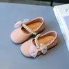 Sapatos quadrados para meninas, novidade primavera e outono 2026, estilo coreano, sapatos de boneca princesa com laço de pérola, mocassins de sola macia antiderrapantes
