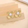 Pendientes de Perla con Textura de Lazo de Flor Europeos y Americanos Transfronterizos para Mujer Lujo Ligero Sentido de Alta Gama Moda Metálica Pendientes Distintivos