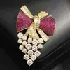 Broche Roxo com Laço de Luxo Leve Estilo Francês, Mesma Peça da Rainha, Elegante e Versátil, Acessório de Broche Exquisito para Mulheres