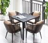 Mesas e Cadeiras de Rattan Personalizadas para Pátio Externo, Cadeiras para Loja de Chá com Leite em Vilas Externas com Combinação de Mesa de Café, Móveis Externos