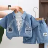Conjunto de Camisa de Mezclilla para Niños Verano 2026 Nuevo Estilo Coreano Bordado Auriculares Conjunto de Tres Piezas de Manga Corta para Niños