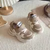 Zapatos deportivos infantiles de nuevo estilo para niños y niñas, zapatos infantiles casuales 2026, zapatos de papá talla grande, zapatillas de correr transpirables de malla para niños para primavera y otoño