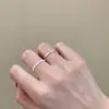 Anillo Cielo Estrellado Brillante para Mujer, Nicho de Lujo Ligero con Sensación de Alta Gama, Anillo Delgado de Banda Lisa, Versátil para Apilar, Adecuado para el Dedo Índice o el Meñique
