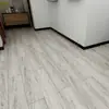 Venta al por mayor del fabricante Impermeable Antideslizante Enclavable Piso Adhesivo Antiestático Ecológico SPC Piso Enclavable Piso de Plástico