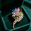 Broche de flor y hoja de cristal ojo de caballo colorido, pasador de aleación dorada, adecuado para trajes, abrigos, vestidos formales y banquetes, un accesorio lujoso