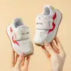 Novo Modelo Primavera 2026 Sapatos para Bebês e Crianças Pequenas, Tênis de Corrida em Malha para Meninos, Sapatos Internos Antiderrapantes com Solado Macio para Meninas