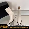 Novas Botas Slim Outono/Inverno 2026 com Salto Alto Fino, Bico Fino, Couro Macio Elegante, Zíper Traseiro, Botas Curtas Versáteis Estilo Coreano