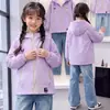 Jaqueta estilosa para meninas para primavera e outono 2026 novo modelo, corta-vento casual com capuz da moda para crianças mais velhas