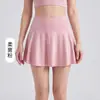 Conjunto de yoga para mujeres petite: falda corta de línea A con aberturas laterales para evitar la exposición, diseño de cintura alta para control de abdomen y práctico forro interior con bolsillos