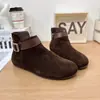 Botas Curtas Retro Redondas Foscas Femininas 2026 Novo Outono Inverno Solado Macio Fundo Plano Botas de Cano Curto Fivela de Cinto Zíper Lateral Casual