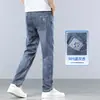 Jeans ligeros de verano para hombre, pierna recta elásticos multibolsillos casuales, mezclilla de algodón de alta gama