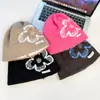 Gorro de Personalidad Estilo Coreano para Adelgazar la Cara con Flor Pequeña Otoño e Invierno para Circunferencia de Cabeza Grande Gorro Cálido para el Frío con un Diseño Acogedor y Elegante