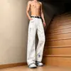 Calça jeans masculina estilo americano, de rua, com efeito desgastado e cruz, apresentando um design único de strass, perna reta com lavagem, levemente alargada.