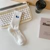 Calcetines para hombre, otoño e invierno, nuevos calcetines blancos y negros, modernos, absorbentes del sudor, deportivos, bordados, hasta media pantorrilla, calcetines de algodón para mujer.