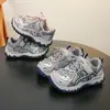 Novos tênis dad retrô estilo coreano 2026, sapatos casuais respiráveis de malha para atividades ao ar livre para meninas, e tênis de corrida da moda para meninos