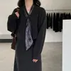 Impresionante y hermoso conjunto de suéter tejido para otoño e invierno, un conjunto completo con una bufanda de mujer fluida, chaqueta de suéter + conjunto de falda de dos piezas