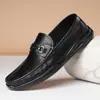 Mocassins Estampados de Cobra para Homens Idosos, Sapatos de Couro Casuais de Negócios, Sapatos Slip-On Macios de Couro Genuíno para Homens com Fivela de Metal